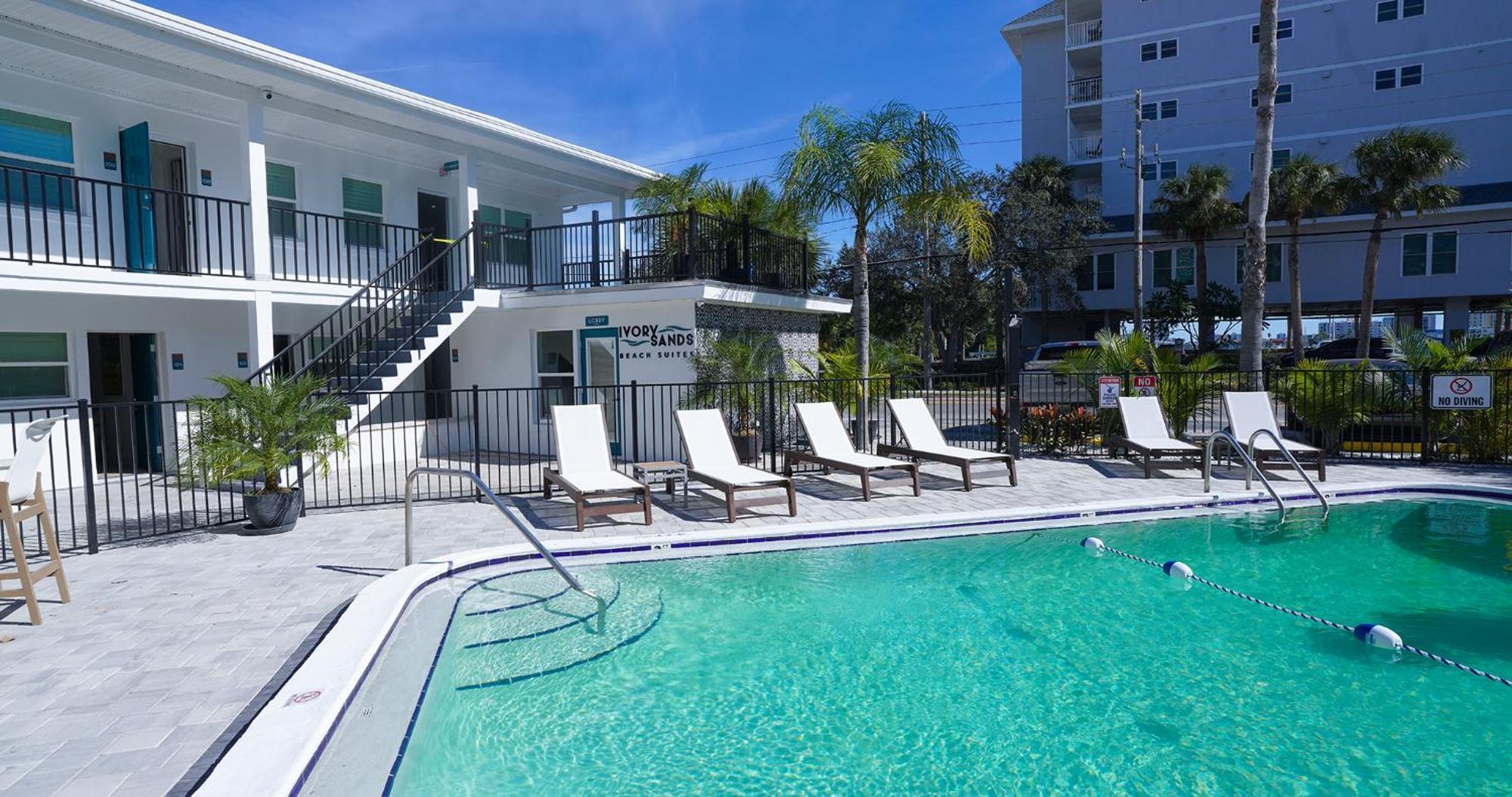 Ivory Sands Beach Suites クリアウォーター・ビーチ エクステリア 写真